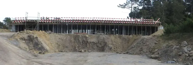 Ponte sobre a via rápida