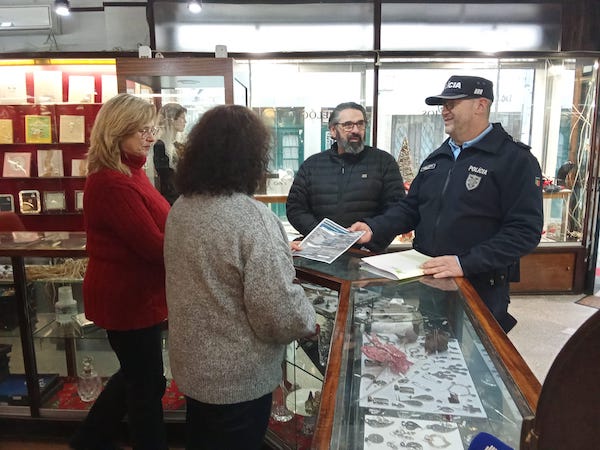 Polícia reforça segurança no comércio local durante a época natalícia