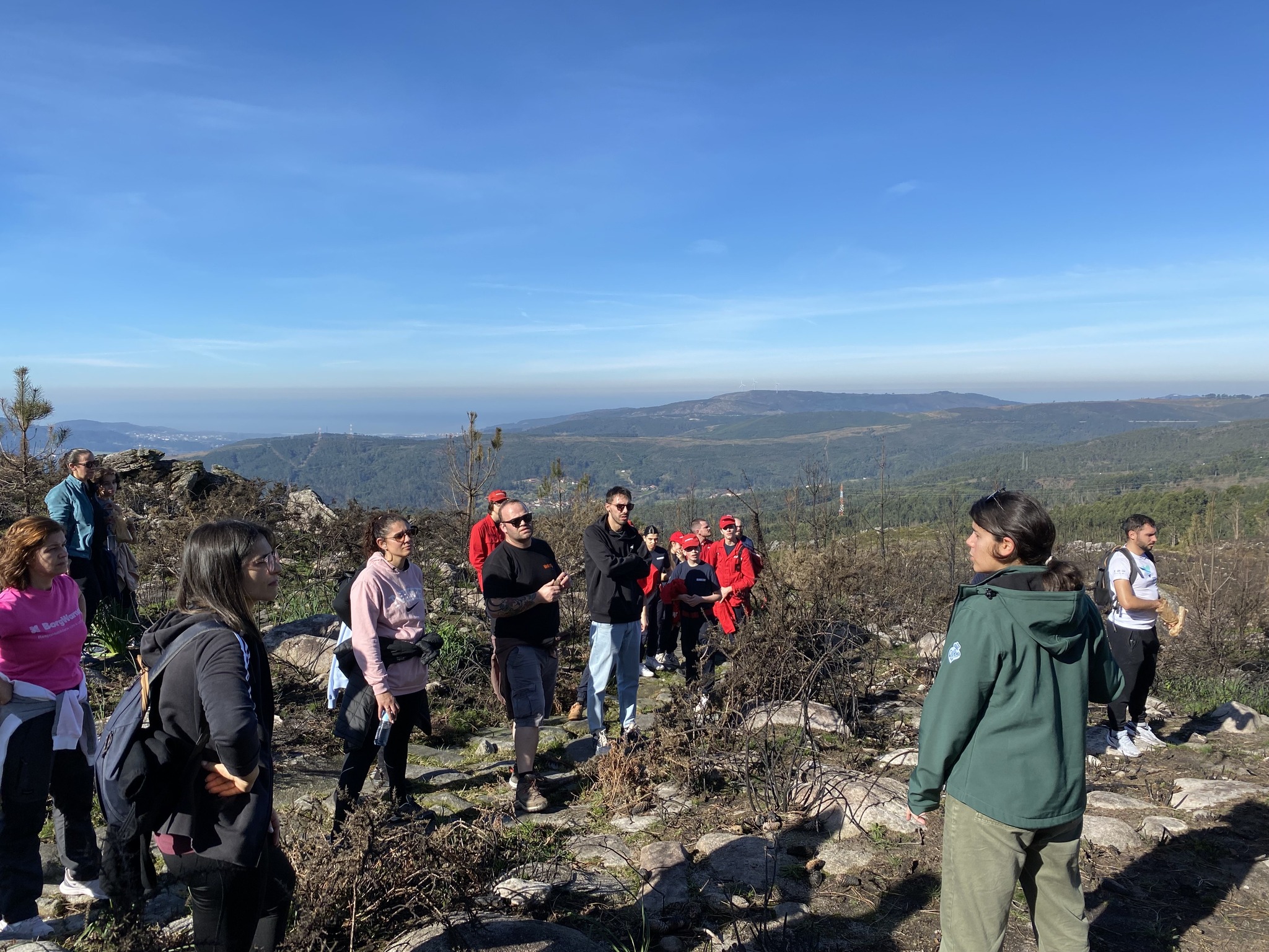 Viana realiza caminhada