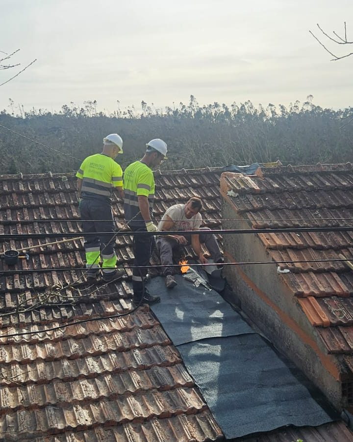 Funcionários da Câmara de Viana participam na recuperação de casas em Leiria