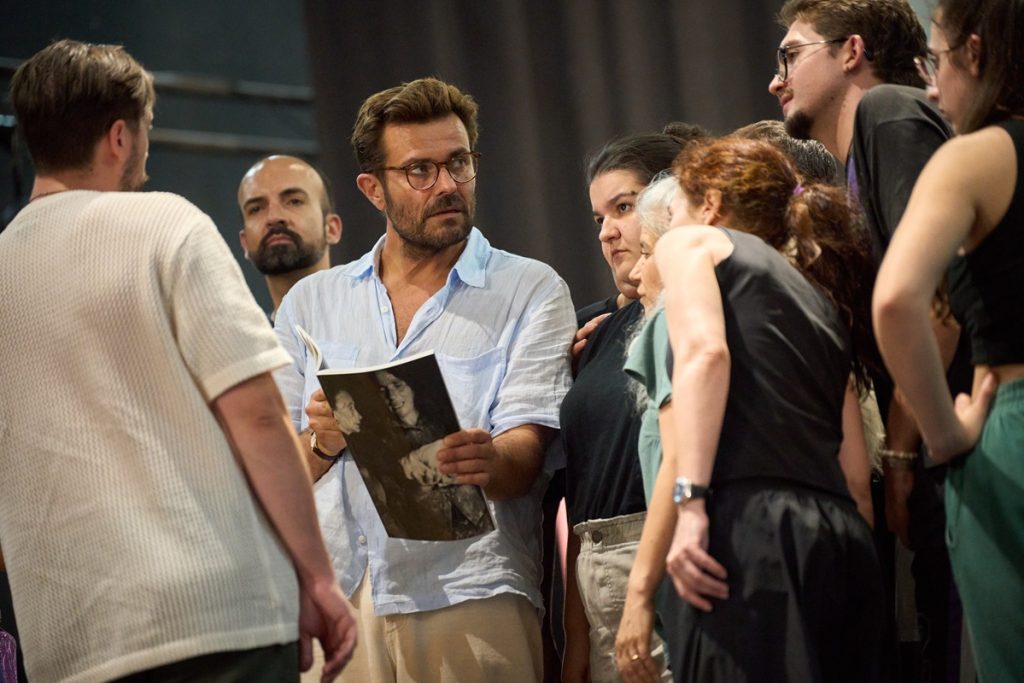 Albano Jerónimo conduz sessão do CAPACITEATRO em Arcos de Valdevez