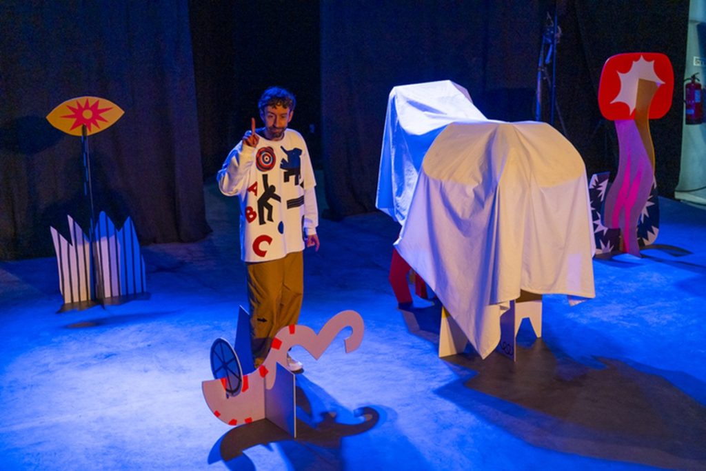 “Elefante na Sala” é a nova peça das Comédias do Minho