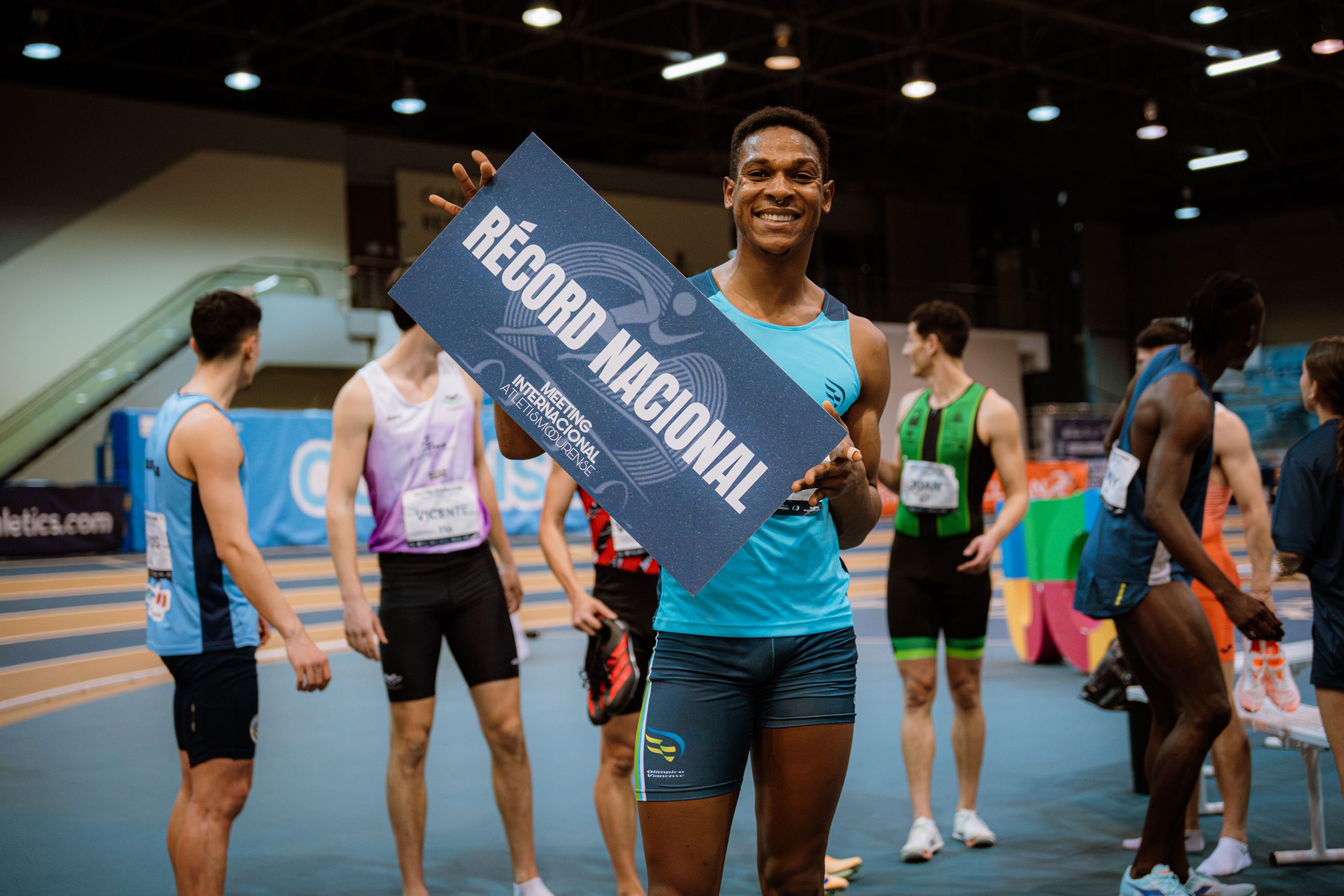 <i class='fa-solid fa-user-lock' aria-hidden='true'></i> Usumane Djumo bate record nacional