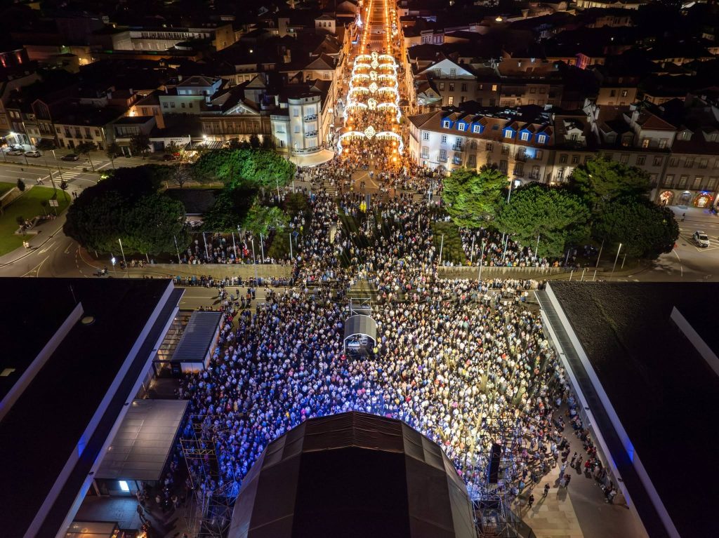 <i class='fa-solid fa-user-lock' aria-hidden='true'></i> Viana Bate Forte atraiu milhares ao centro histórico