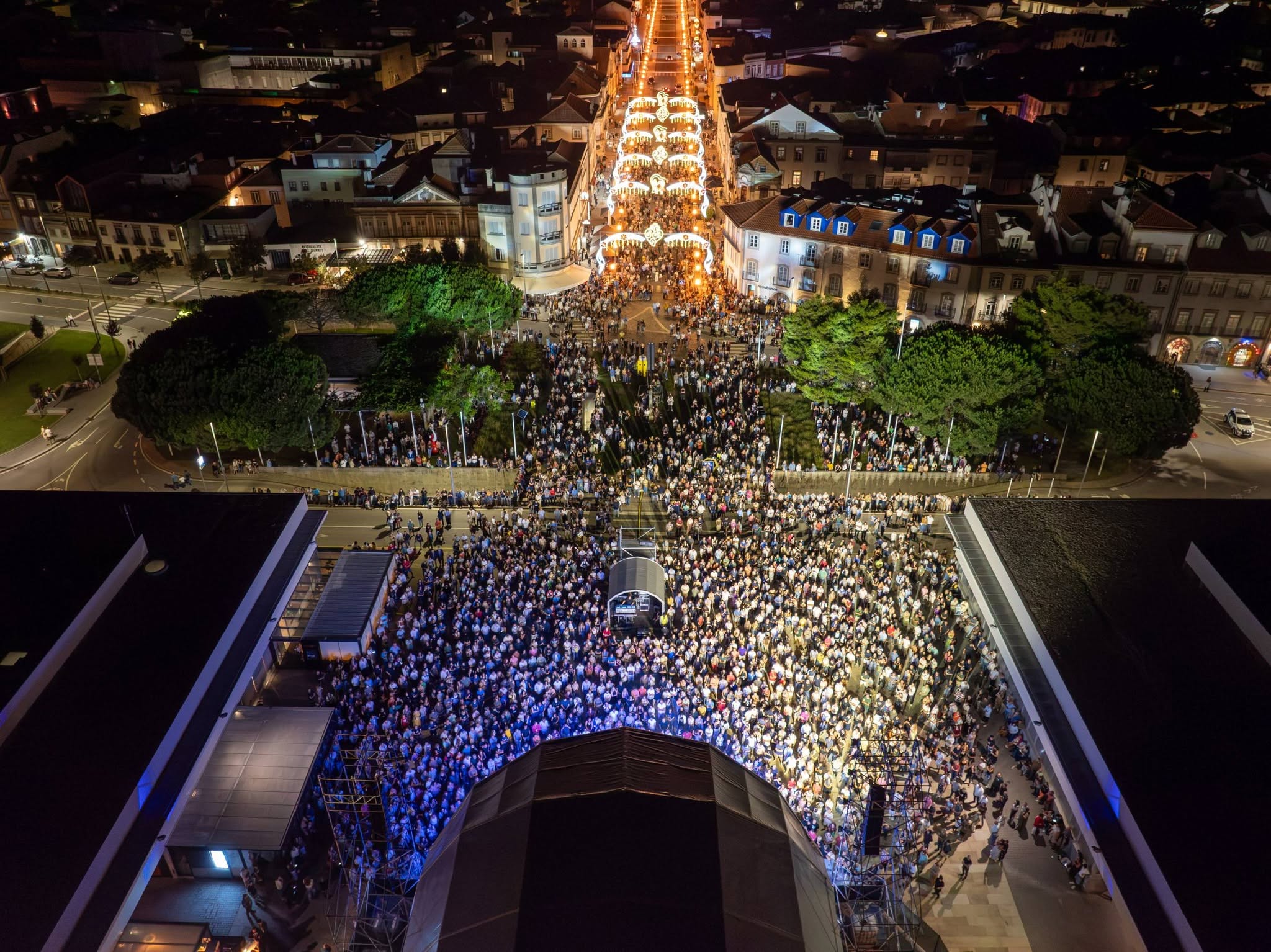 <i class='fa-solid fa-user-lock' aria-hidden='true'></i> Viana Bate Forte atraiu milhares ao centro histórico