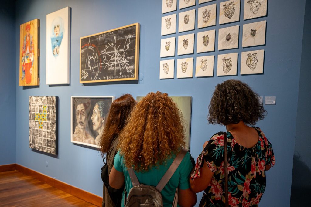 <i class='fa-solid fa-user-lock' aria-hidden='true'></i> Obras da Bienal do Eixo Atlântico expostas em Viana
