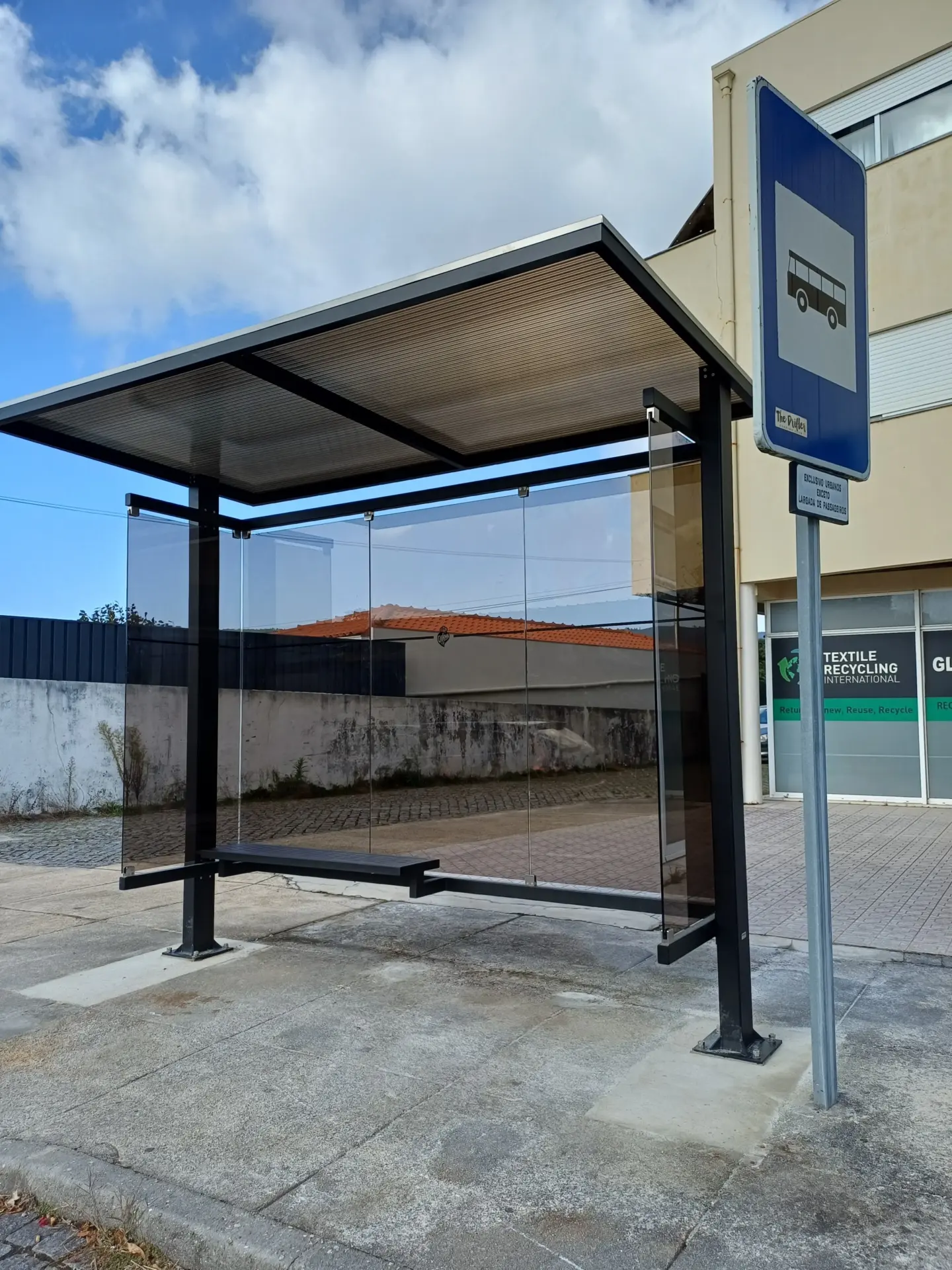 Novos abrigos na Meadela